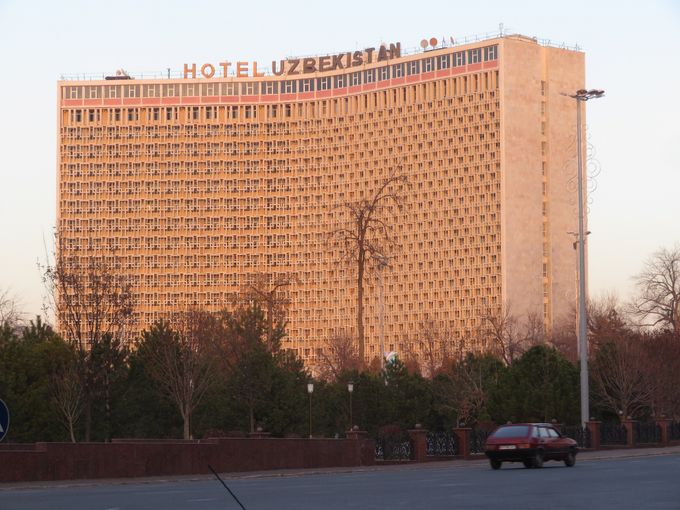 Imposant hôtel à Tachkent.
