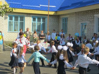 Cérémonie pour le premier jour d'école (Ukraine).