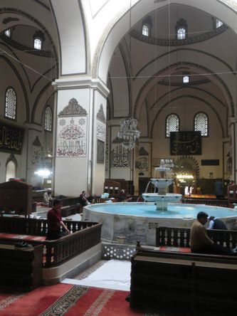 Intérieur de la grande mosquée de Bursa