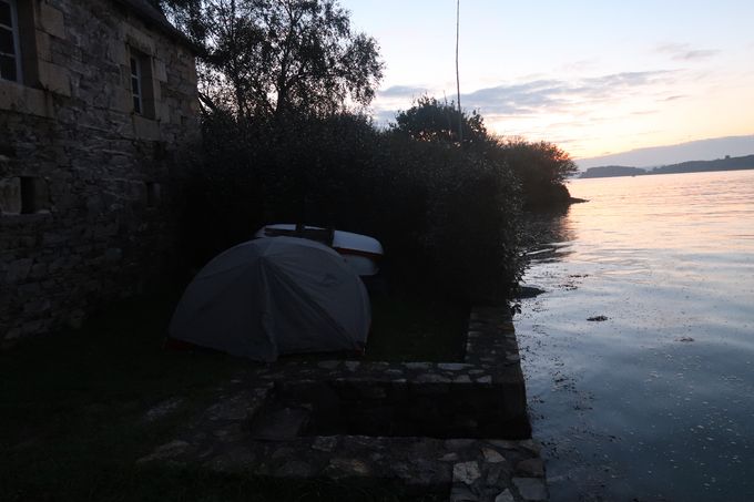 La plus haute marée de l'année (Bretagne) Le proprio n'était pas super content que je déplace ma tente sur son terrain...