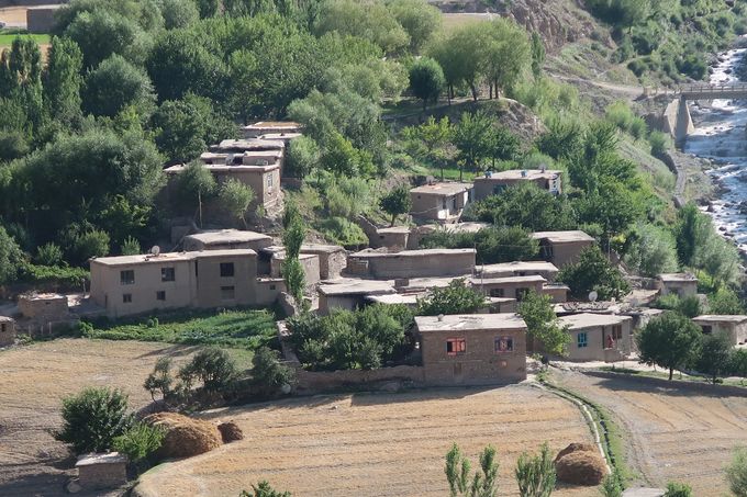 Vue sur l'Afghanistan (4). Les villages ressemblent à leurs homologues pamiris.