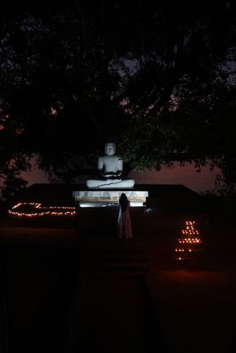 Célébration bouddhique lors de chaque pleine lune (Poya).